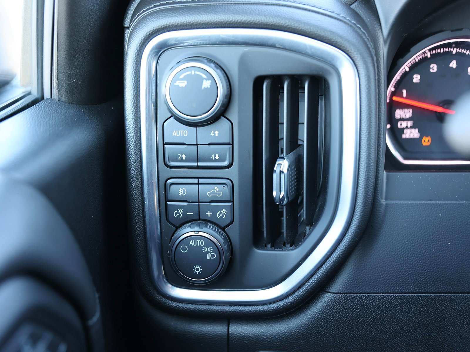 Used 2019 Chevrolet Silverado 1500 RST image 37