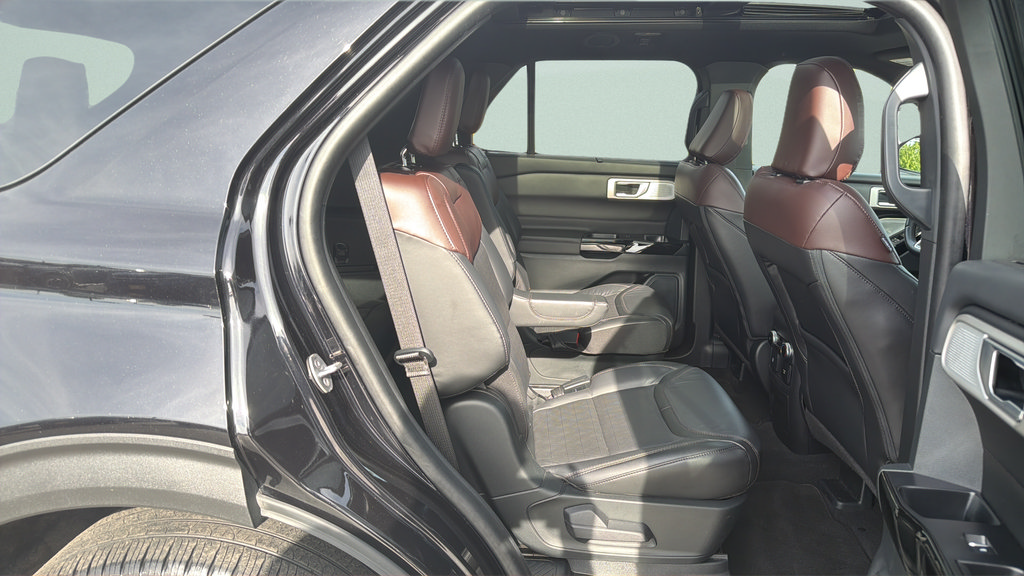 Certified 2023 Ford Explorer Platinum w/ Technology Package AWD/4WD image 43