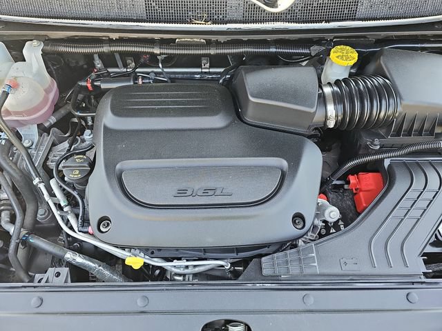 Used 2024 Chrysler Pacifica Touring-L FWD image 32