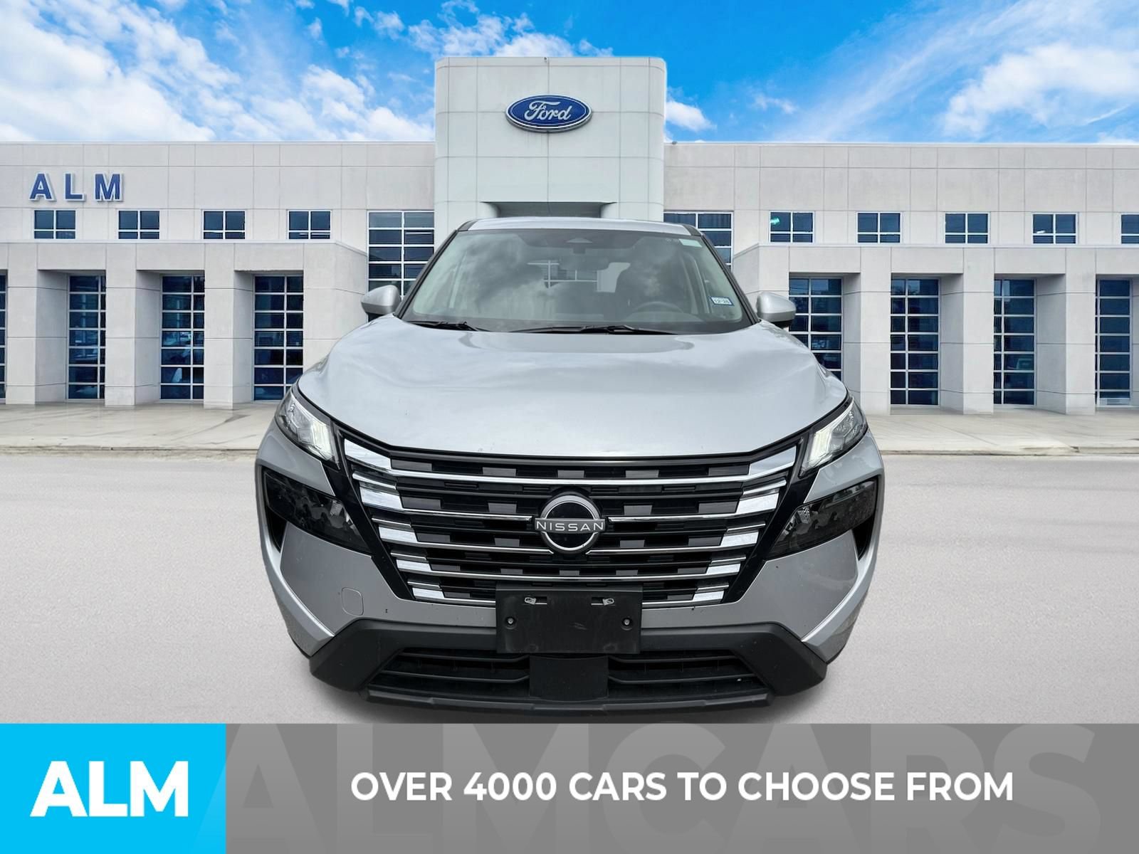 Used 2025 Nissan Rogue SV FWD image 2