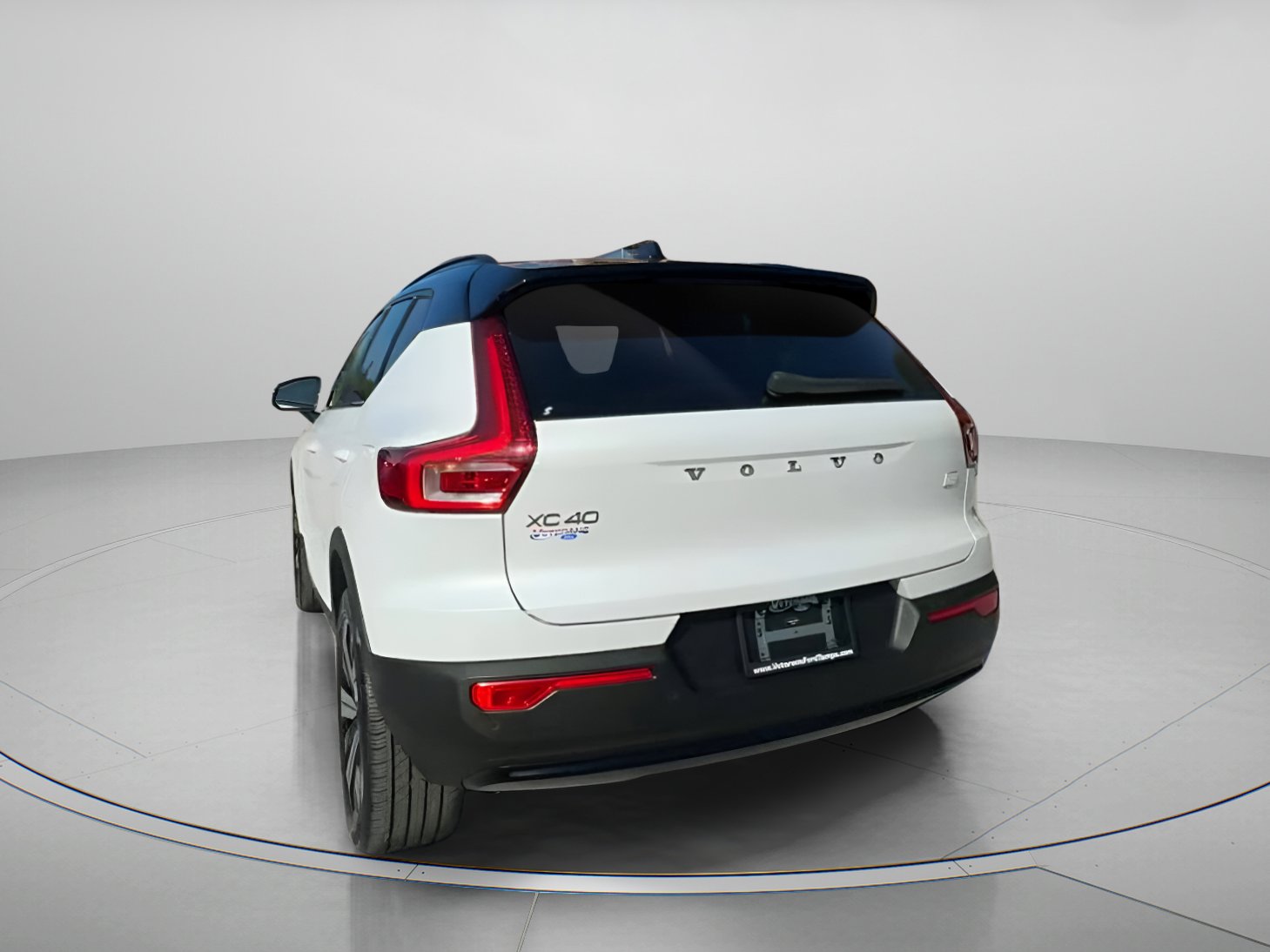 Used 2023 Volvo XC40 Recharge Plus image 22