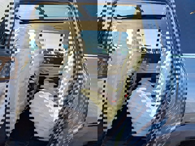 Used 2021 Mercedes-Benz GLS 450 4MATIC image 10