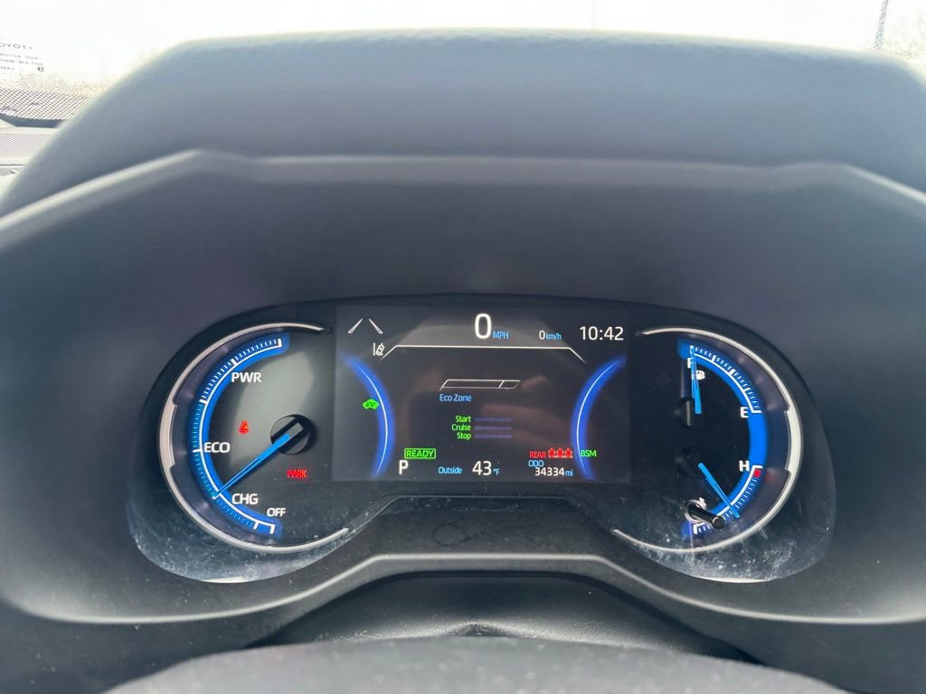 Used 2025 Toyota RAV4 XLE image 11