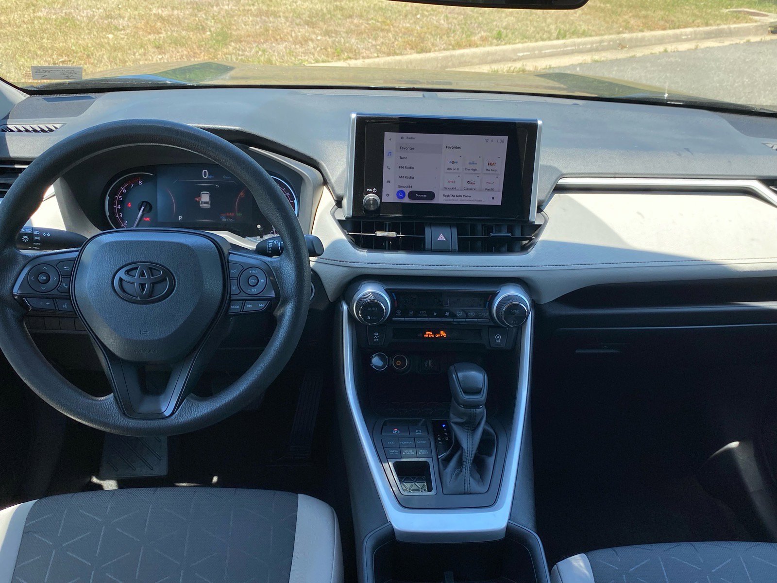 Used 2023 Toyota RAV4 XLE w/ Convenience Package AWD/4WD image 13