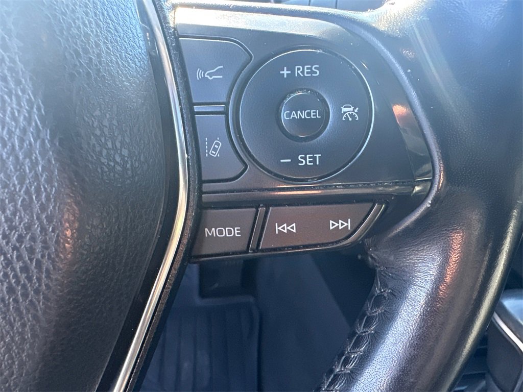 Used 2020 Toyota Camry SE image 25