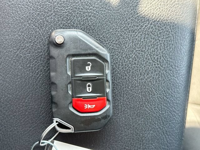 Used 2020 Jeep Wrangler Sport AWD/4WD image 21