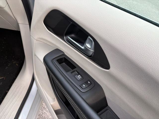Used 2024 Chrysler Pacifica Touring-L image 29