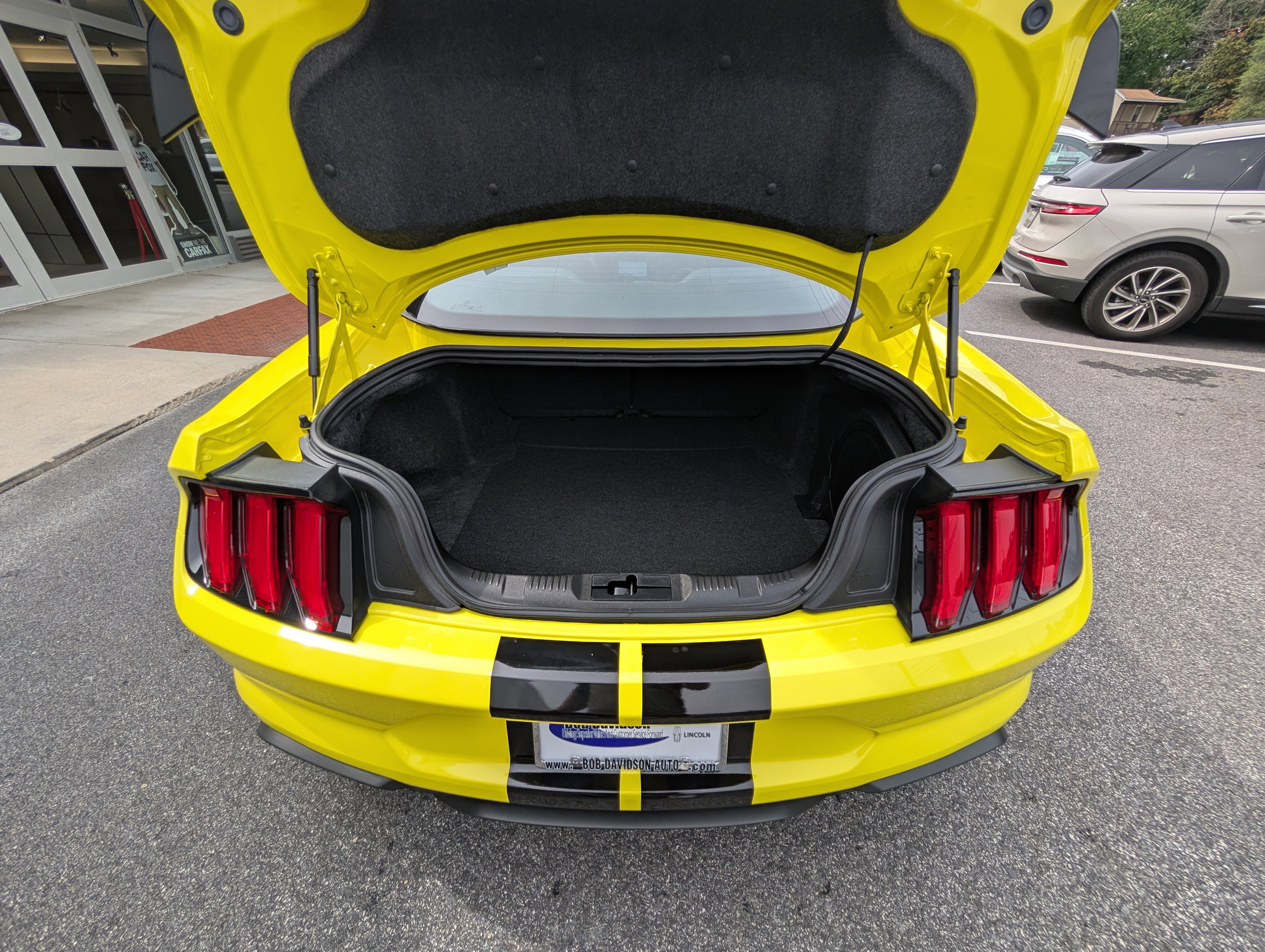 Certified 2021 Ford Mustang Shelby GT500 w/ Carbon Fiber Handling Package image 14