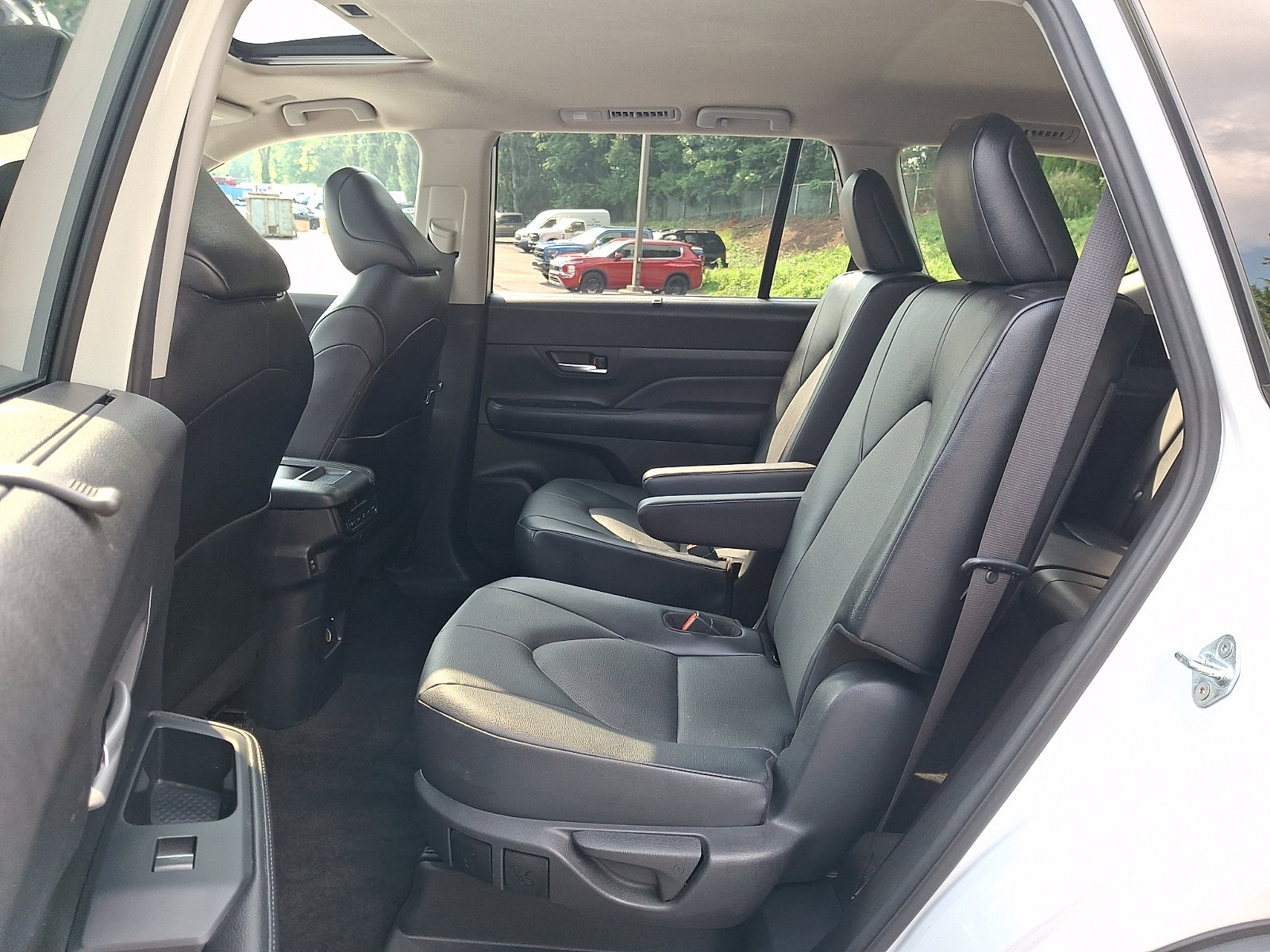 Used 2024 Toyota Grand Highlander AWD image 11