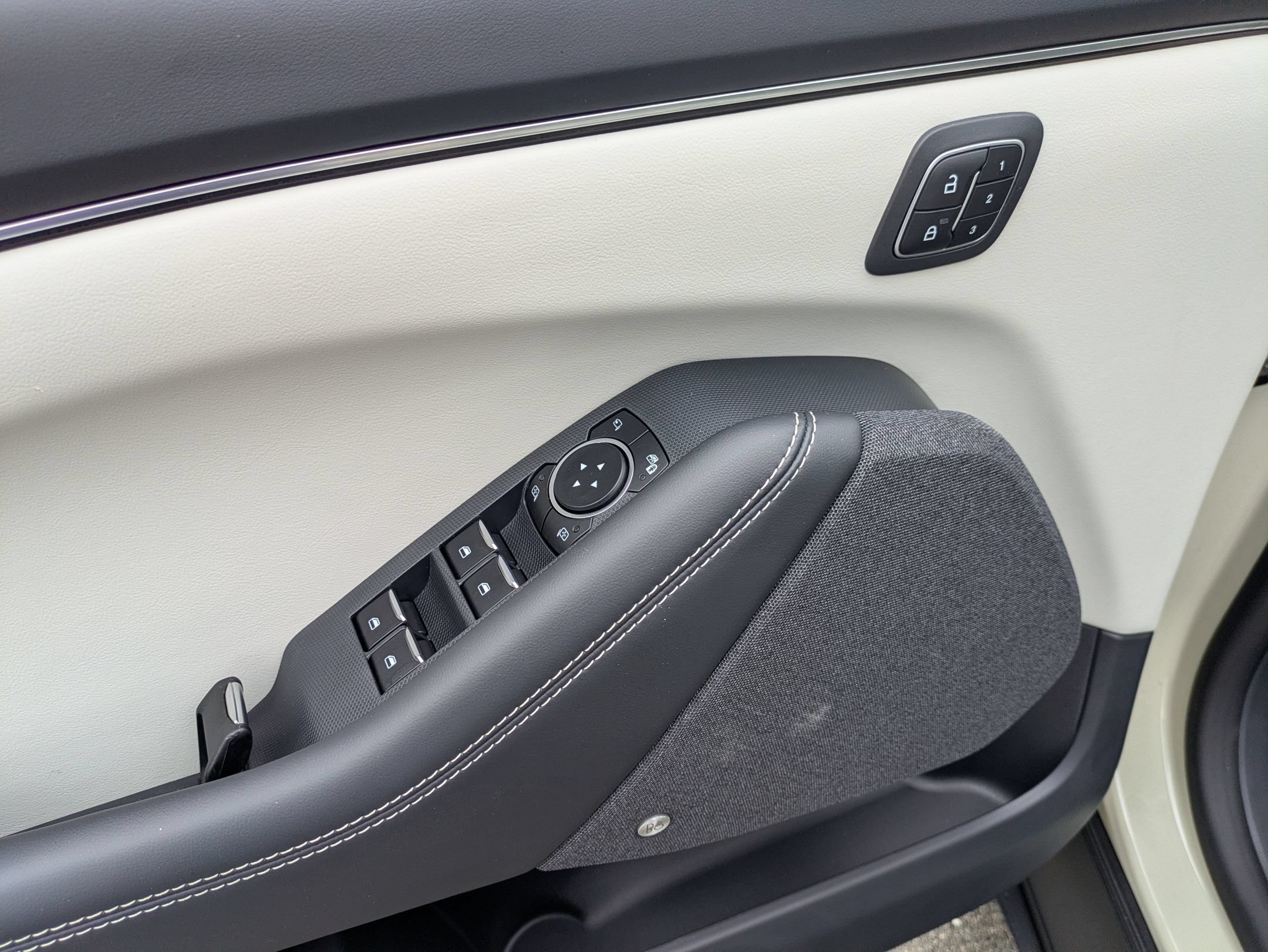Certified 2025 Ford Mustang Mach-E Premium AWD/4WD image 17