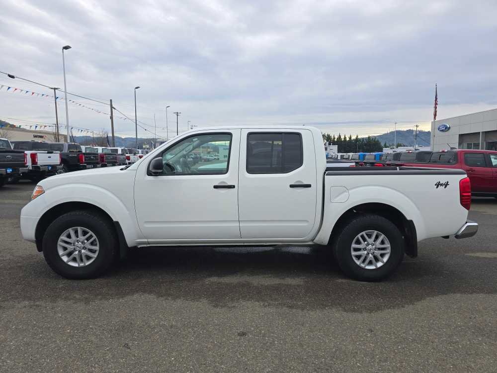 Used 2017 Nissan Frontier SV image 2