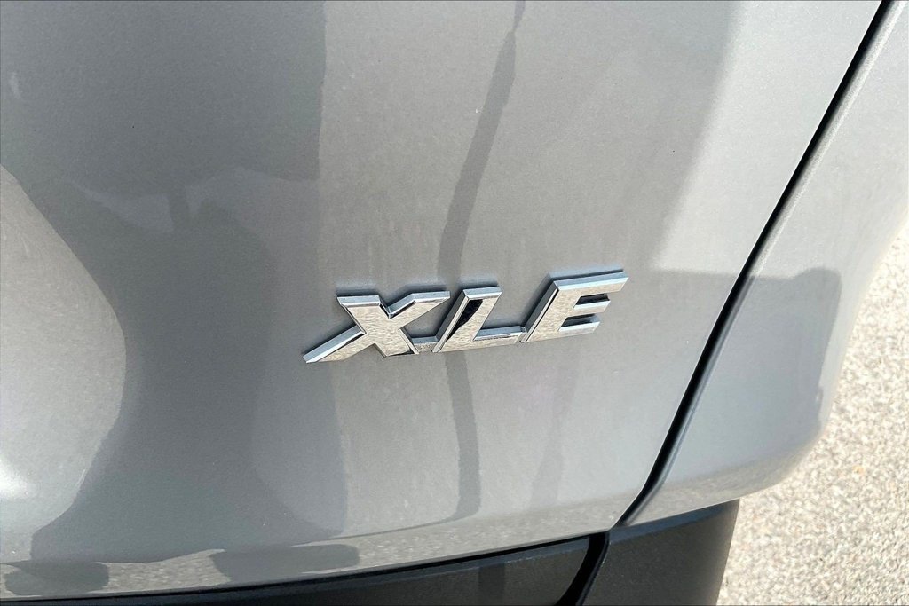 Used 2025 Toyota RAV4 XLE FWD image 24