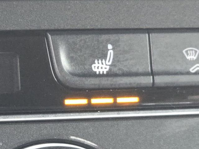 Used 2021 Volkswagen Tiguan SE image 12