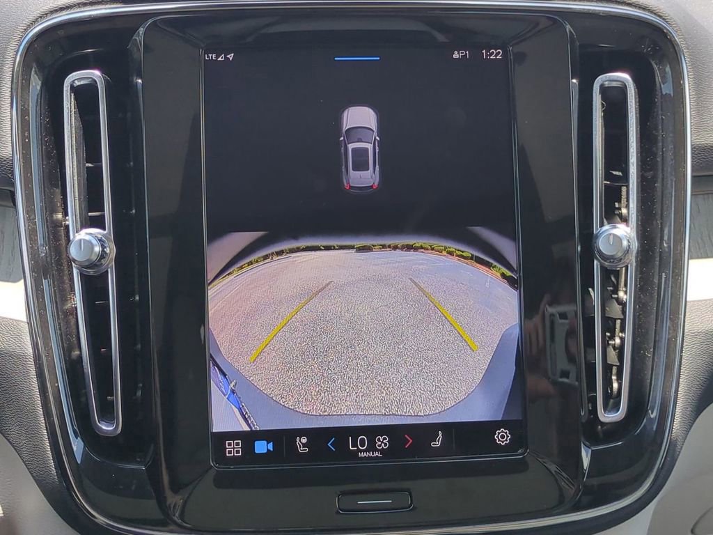 Used 2024 Volvo XC40 B5 Plus w/ Protection Package Premier image 23