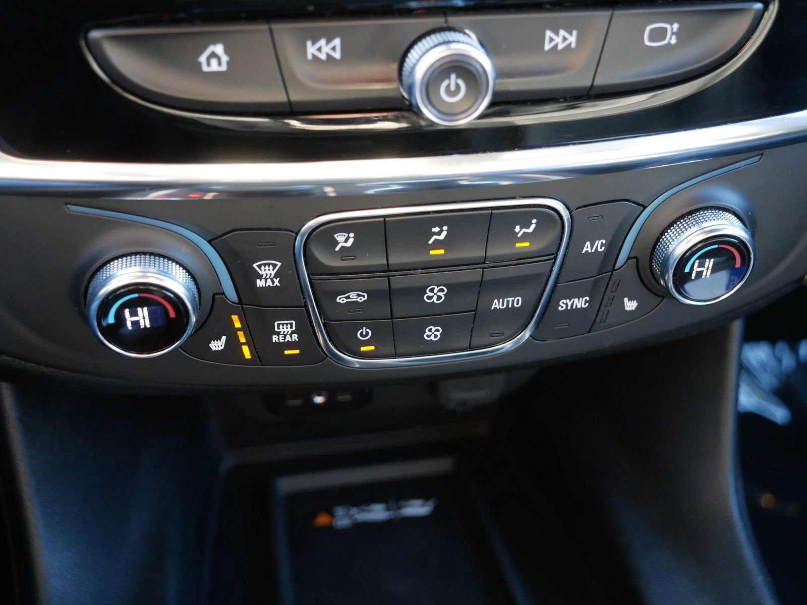 Used 2023 Chevrolet Traverse LT image 24