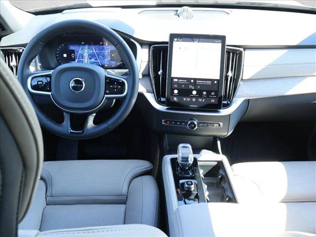Used 2025 Volvo XC90 B5 Ultra w/ Protection Package Premier AWD/4WD image 22