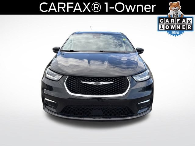 Used 2023 Chrysler Pacifica Touring-L FWD image 2