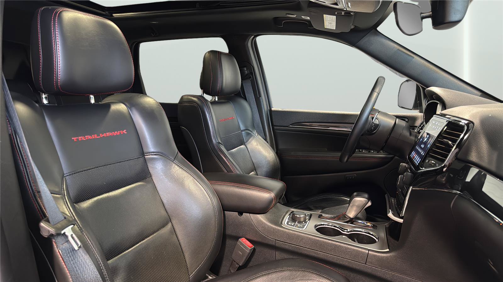 Used 2019 Jeep Grand Cherokee Trailhawk w/ Trailhawk Luxury Group AWD/4WD image 14