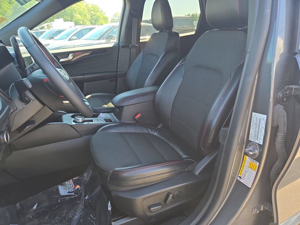 Certified 2023 Ford Escape ST-Line w/ Tech Pack #1 AWD/4WD image 6
