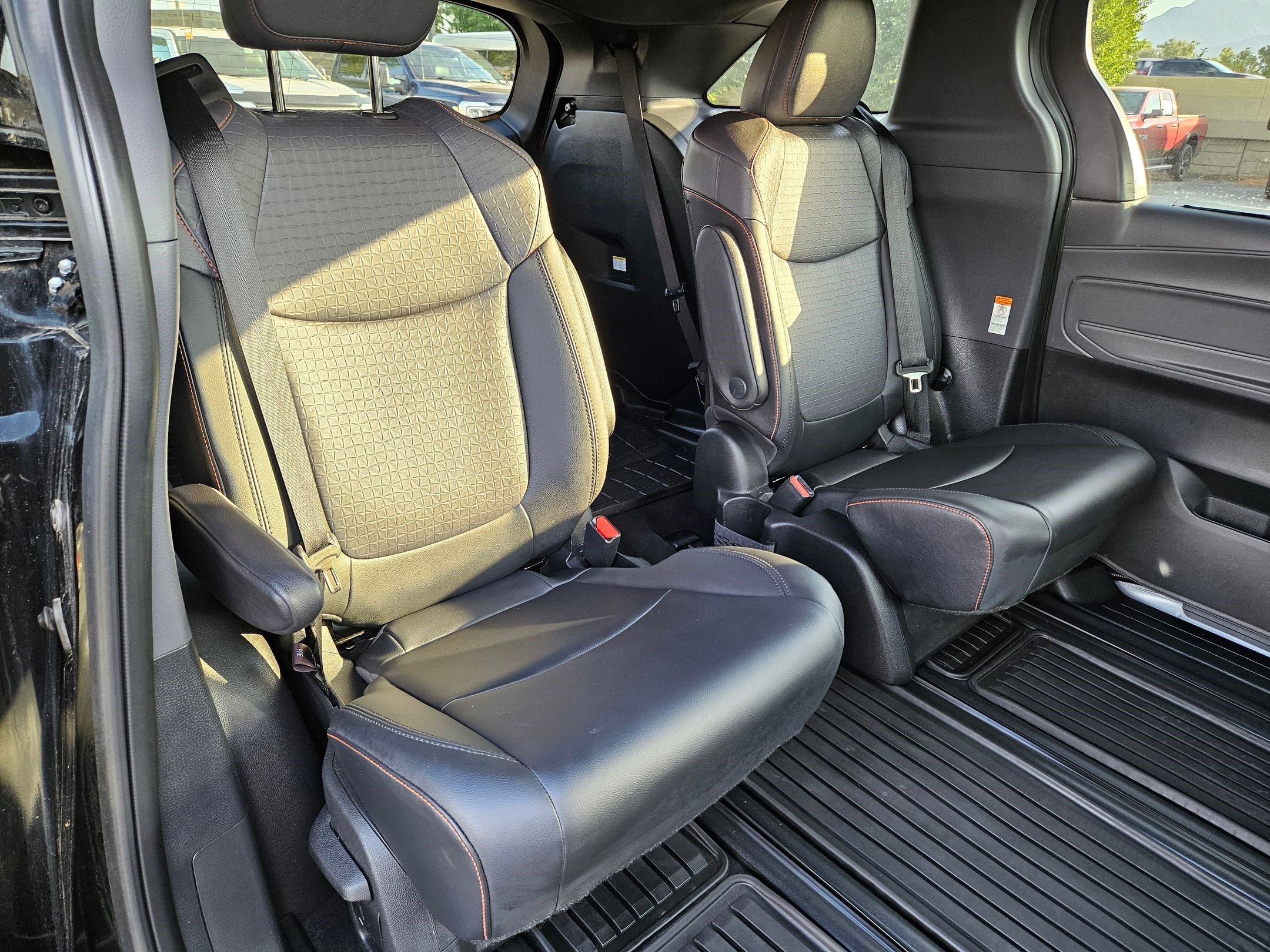 Used 2022 Toyota Sienna XSE AWD/4WD image 33
