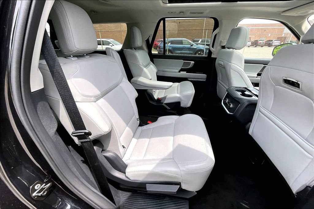 Certified 2025 Ford Expedition Platinum AWD/4WD image 26