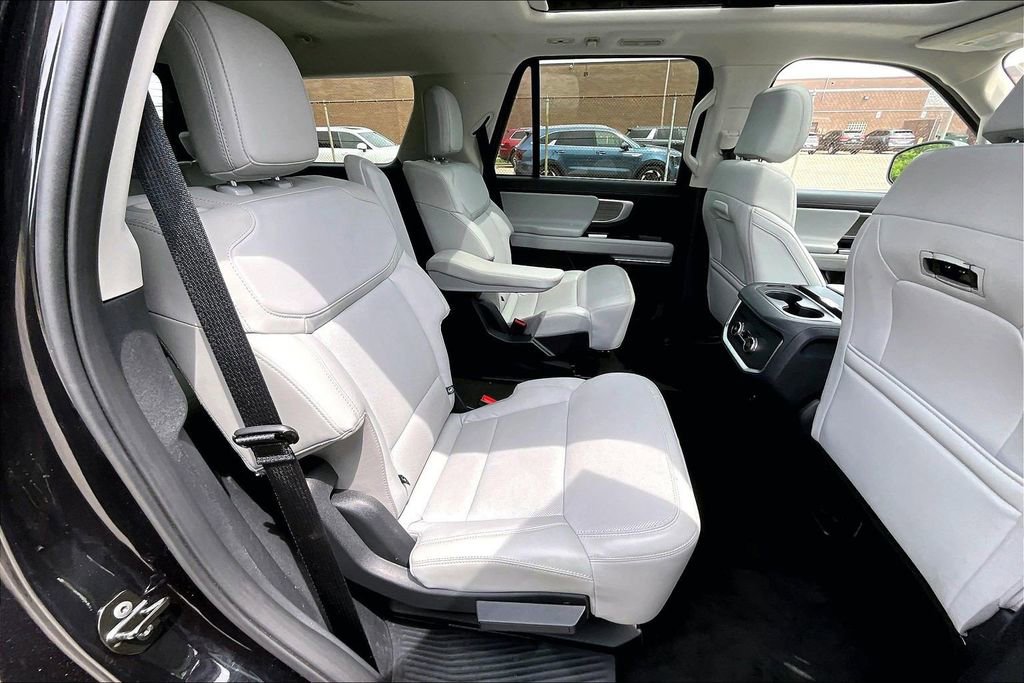 Certified 2025 Ford Expedition Platinum AWD/4WD image 26