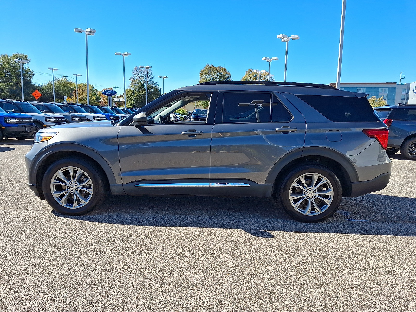 Certified 2023 Ford Explorer XLT w/ Equipment Group 202A AWD/4WD image 6