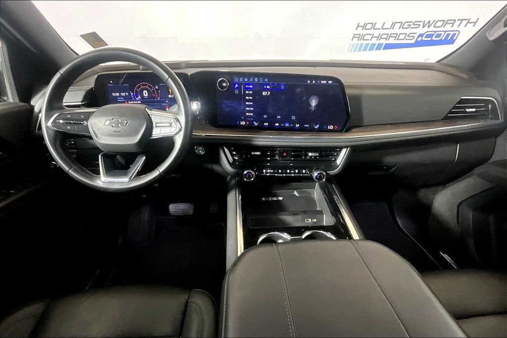 Used 2025 Chevrolet Suburban Z71 AWD/4WD image 11