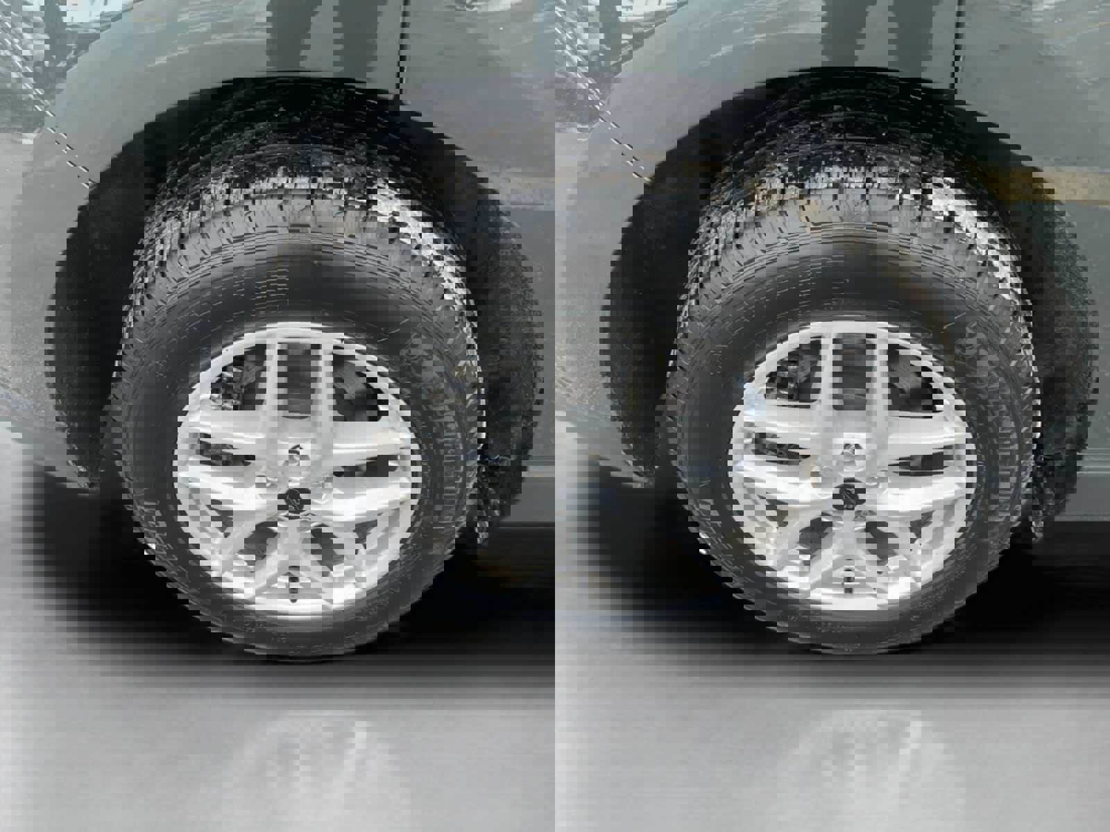 Certified 2024 Ford Edge SEL w/ Convenience Package image 9