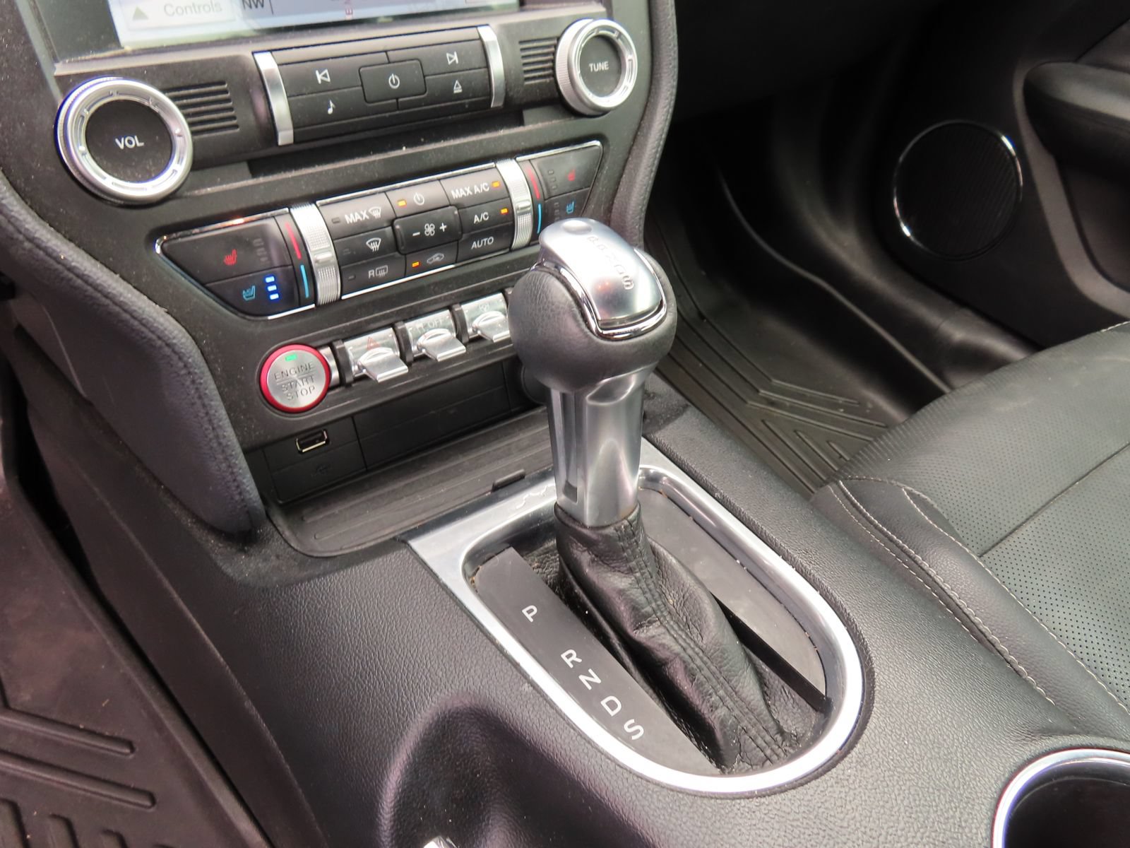 Certified 2018 Ford Mustang Premium RWD image 26