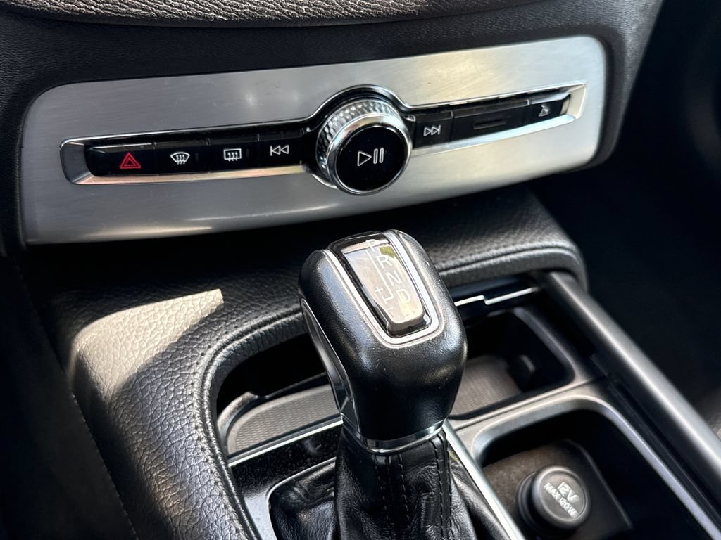 Used 2018 Volvo XC90 T6 Momentum w/ Convenience Package AWD/4WD image 23