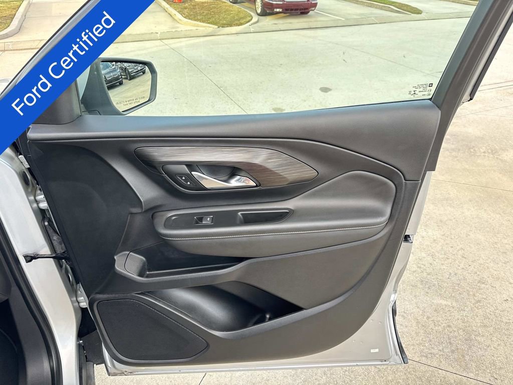 Used 2022 GMC Terrain SLE w/ Elevation Edition image 15