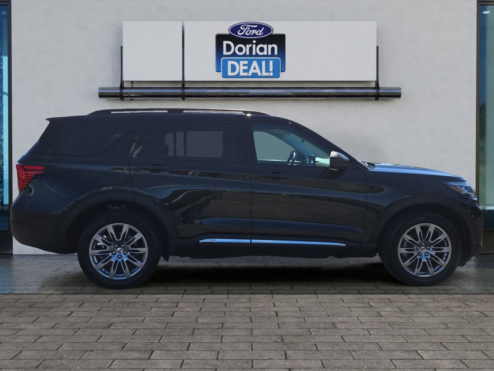 Certified 2025 Ford Explorer Active w/ Active Comfort Package AWD/4WD image 2