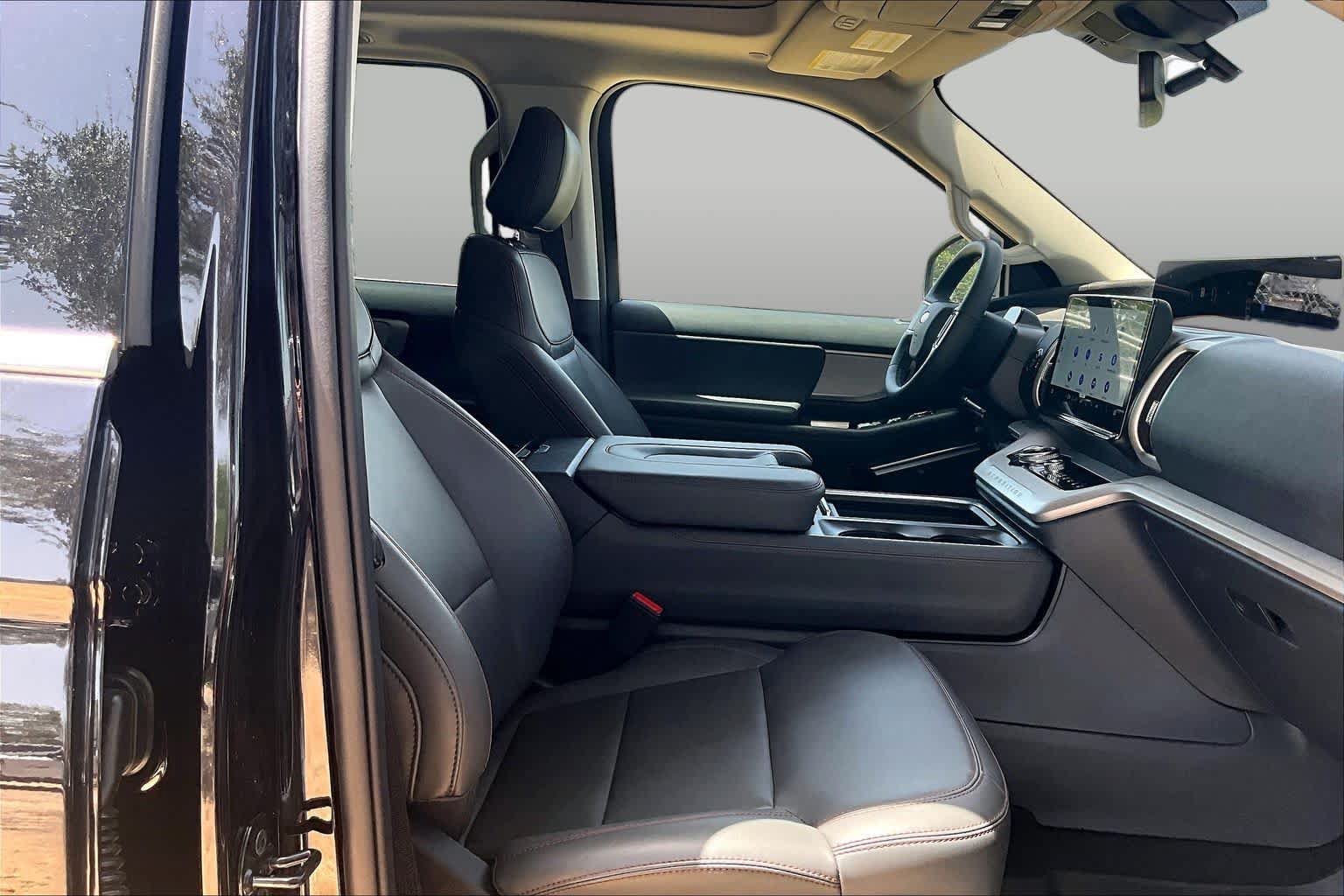 Certified 2025 Ford Expedition Active AWD/4WD image 11