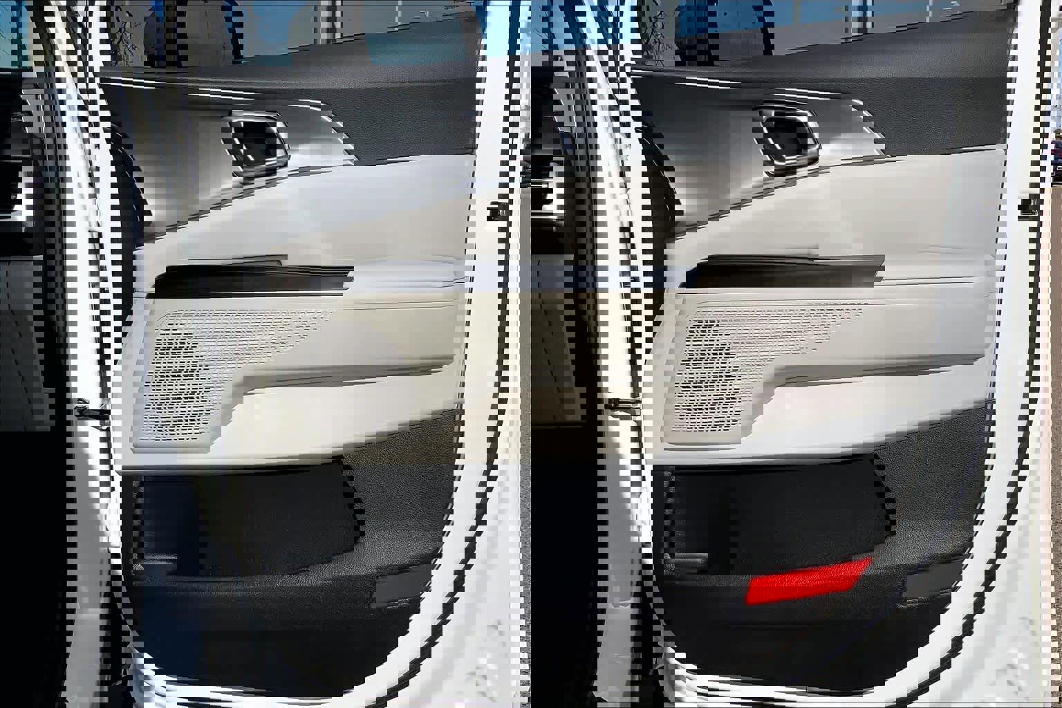 Used 2023 Kia Carnival LX image 21