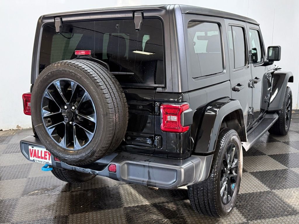 Used 2023 Jeep Wrangler Unlimited Sahara w/ Cold Weather Group image 11