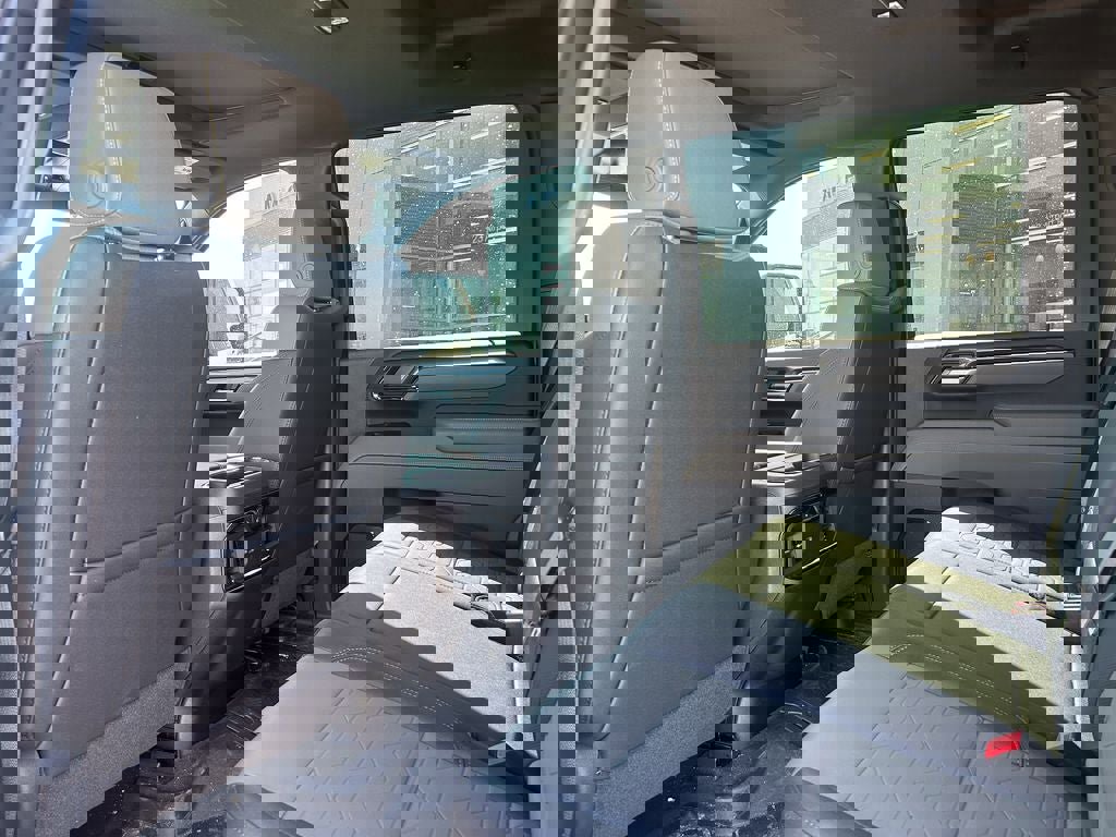 Used 2026 Chevrolet Silverado 2500 ZR2 AWD/4WD image 13