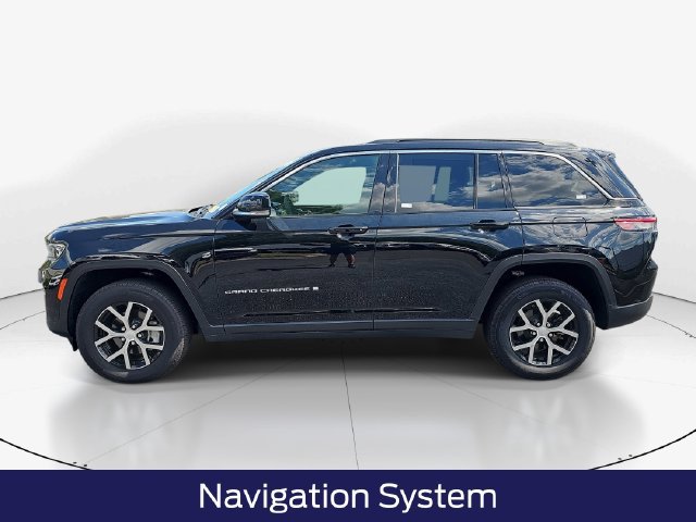 Used 2025 Jeep Grand Cherokee Limited AWD/4WD image 8