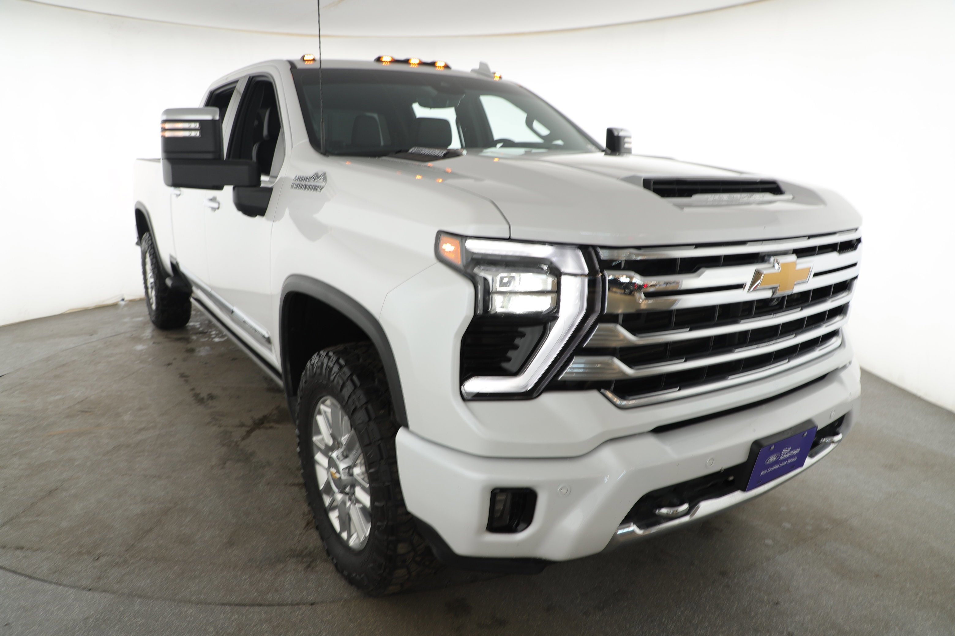 Used 2024 Chevrolet Silverado 3500 High Country w/ Technology Package image 3