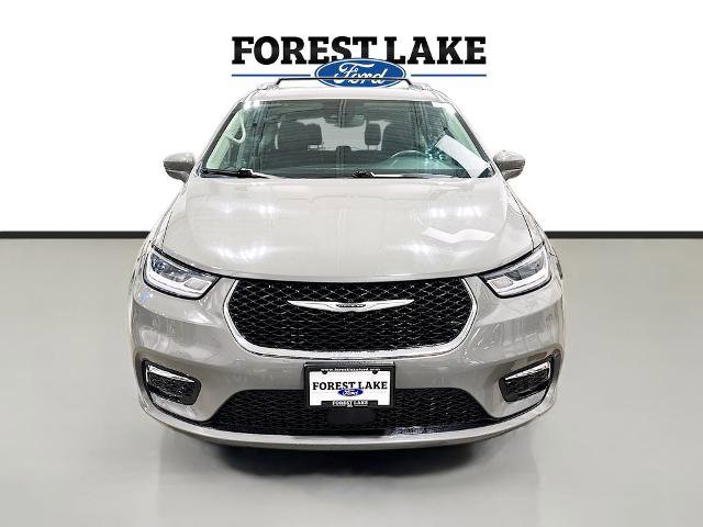 Used 2022 Chrysler Pacifica Touring-L FWD image 2