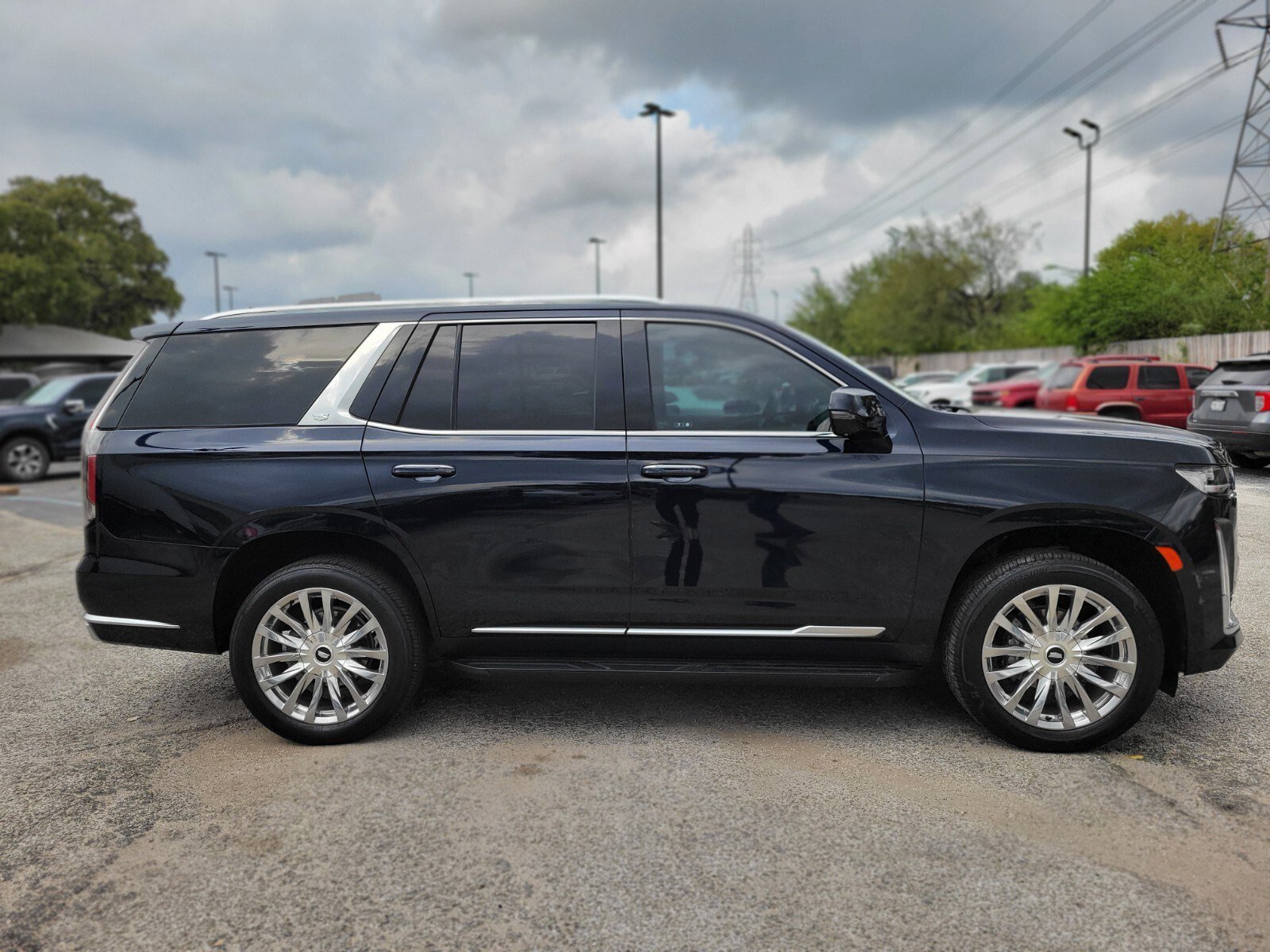 Used 2022 Cadillac Escalade Premium Luxury image 2