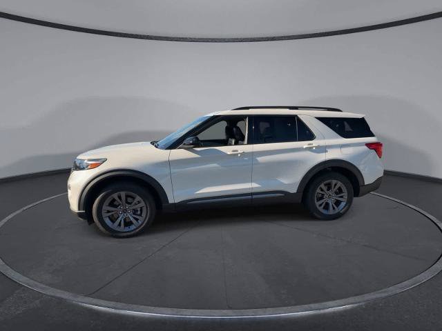 Certified 2022 Ford Explorer XLT w/ Equipment Group 202A AWD/4WD image 5