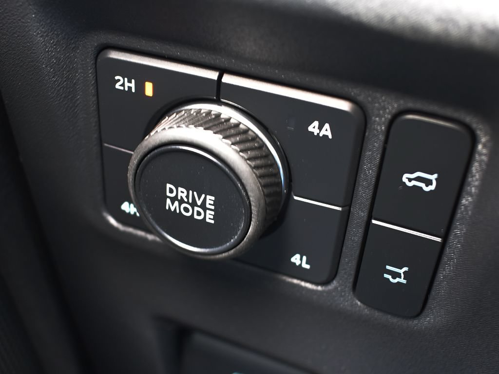 Certified 2025 Ford Expedition Active AWD/4WD image 26