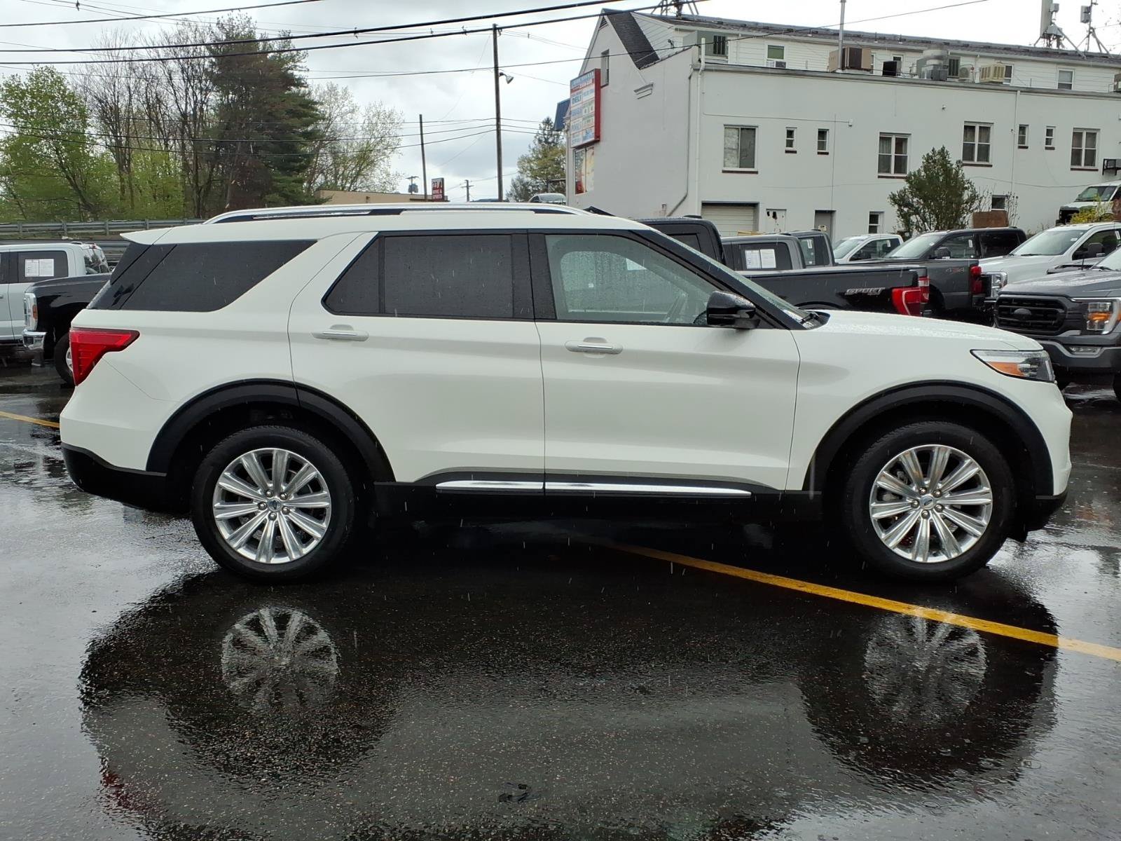 Certified 2023 Ford Explorer Limited w/ Limited Technology Package AWD/4WD image 9