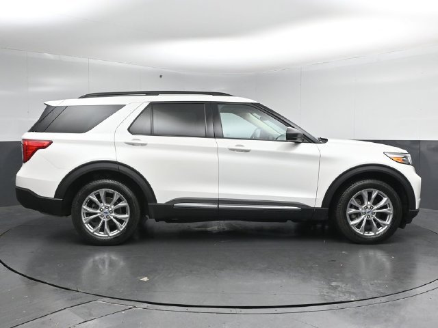 Certified 2024 Ford Explorer XLT w/ Equipment Group 202A AWD/4WD image 8