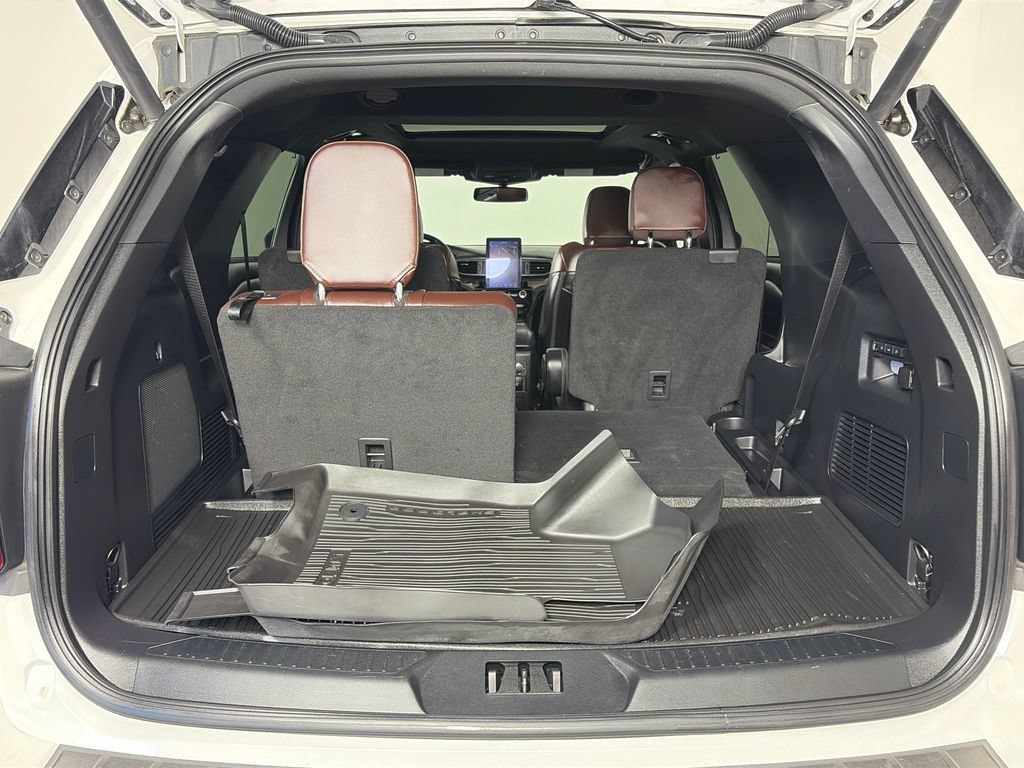 Certified 2022 Ford Explorer Platinum w/ Equipment Group 601A AWD/4WD image 27