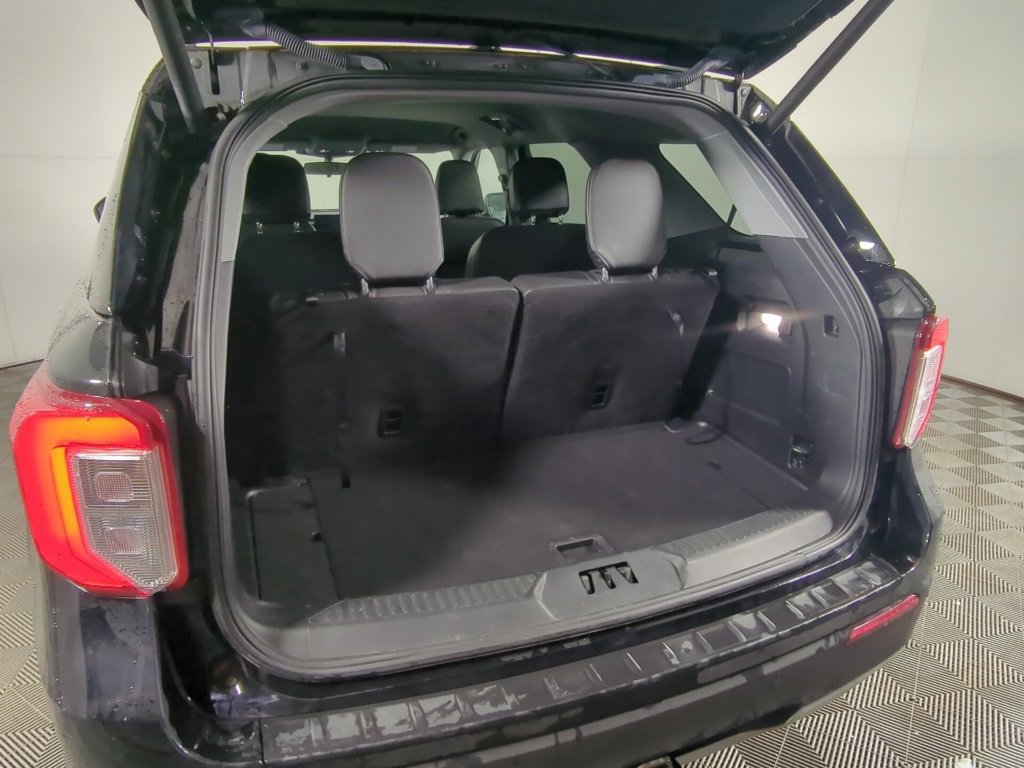 Certified 2022 Ford Explorer XLT w/ Equipment Group 202A image 9