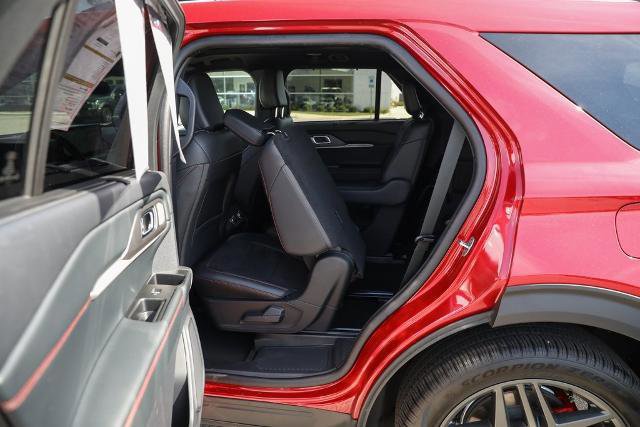 Certified 2025 Ford Explorer ST image 36