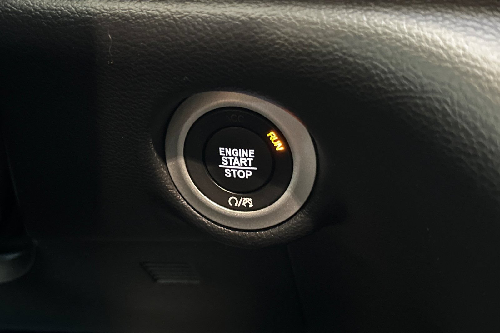 Used 2025 Chrysler Pacifica Select FWD image 24