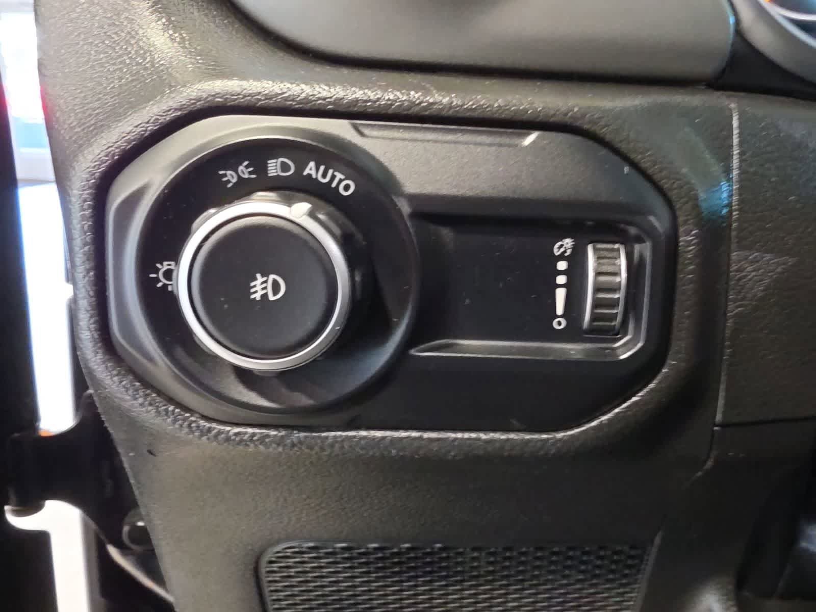 Used 2023 Jeep Wrangler Unlimited Sahara AWD/4WD image 17